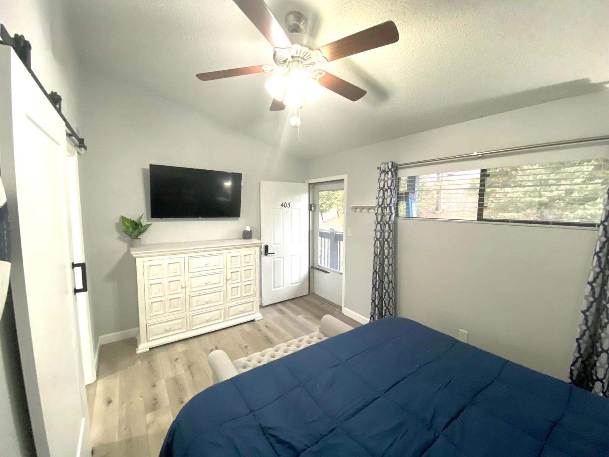 B Lakefront! Remodeled, Boat Slip, Patio Views, Pool, Boat Ramp, Wifi Osage Beach Exterior photo